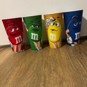 4 M&M cups